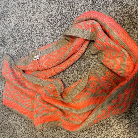 Garage knit infinity scarf - Picture 3 of 3